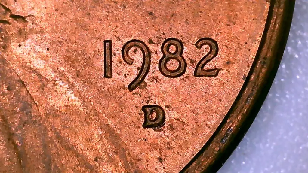 1982 d small date close up zinc