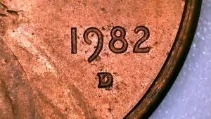 1982 d small date close up zinc